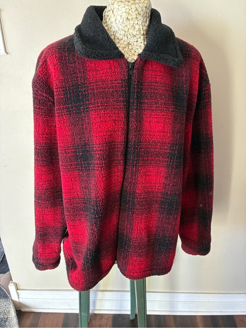 Vintage 90s Barn style Red & Black Plaid Zip-Up Fleece Jacket